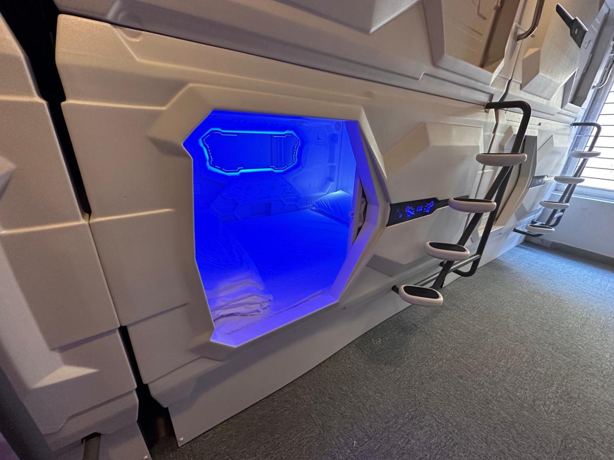 Blr Pods Hotel Bangalore Bagian luar foto