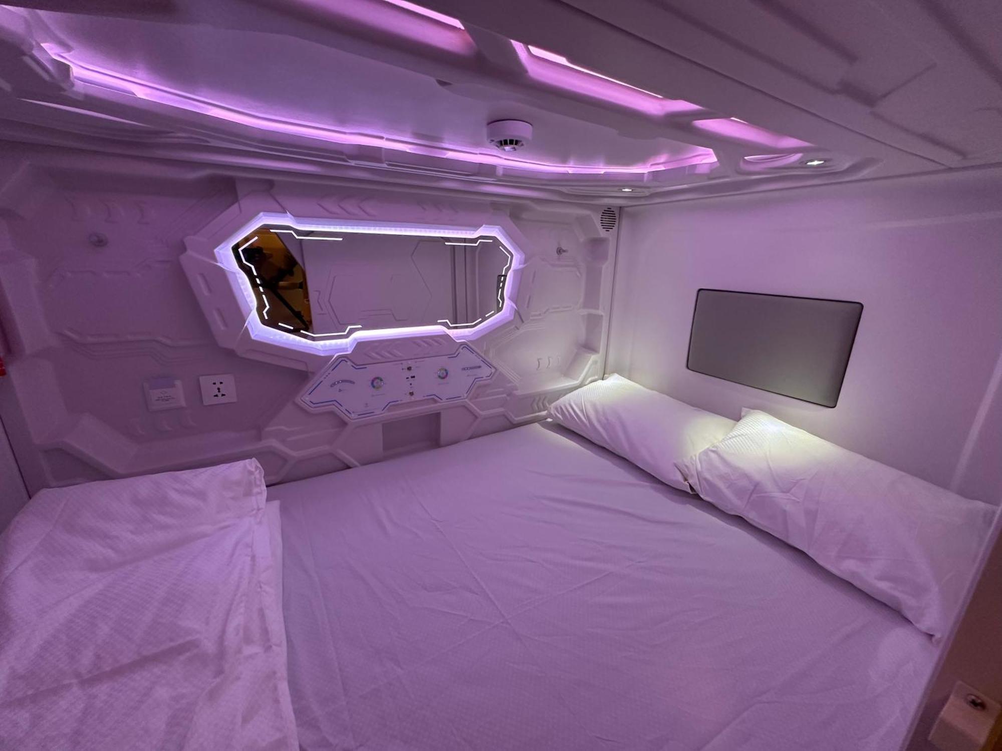 Blr Pods Hotel Bangalore Bagian luar foto