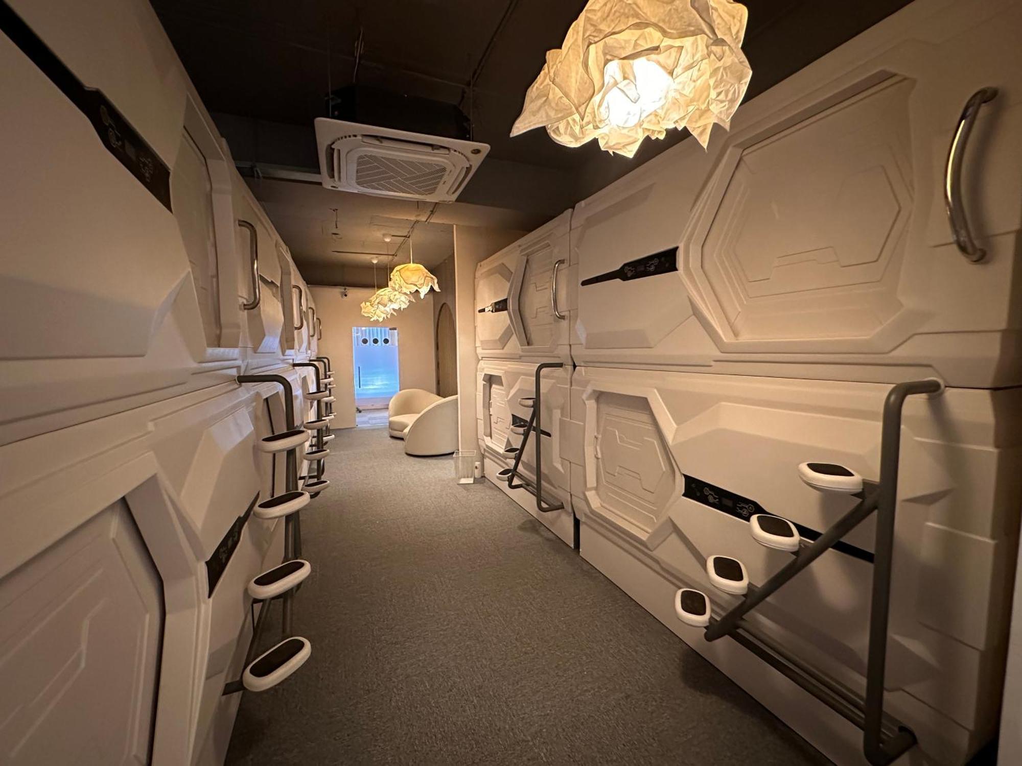 Blr Pods Hotel Bangalore Bagian luar foto