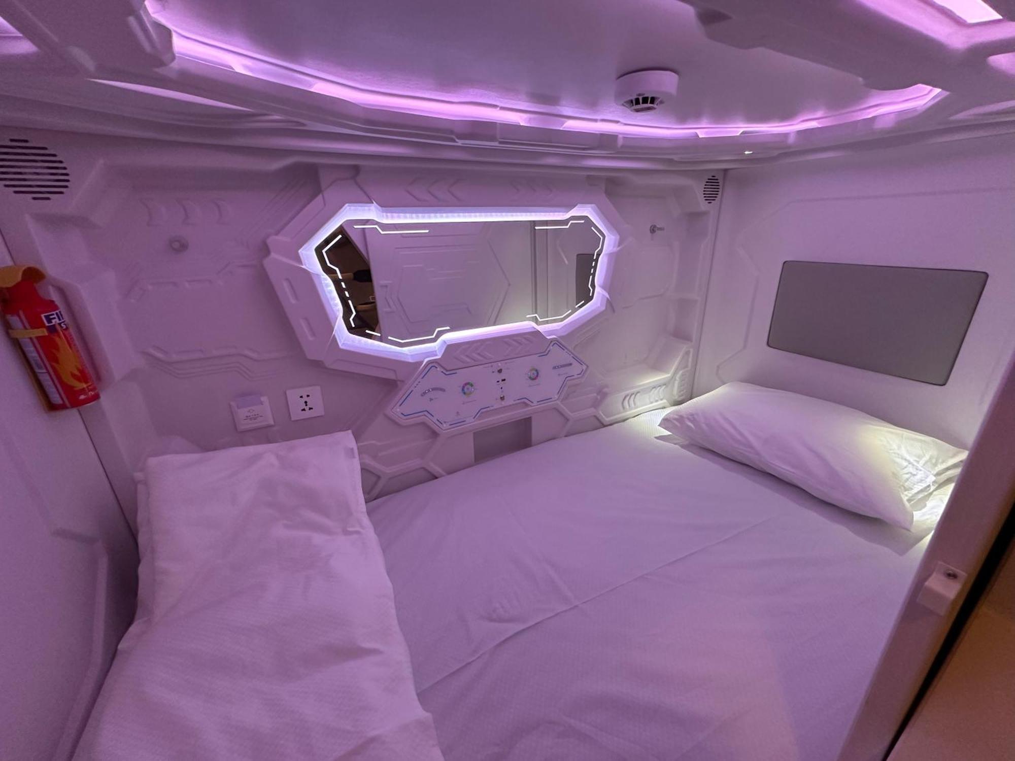 Blr Pods Hotel Bangalore Bagian luar foto
