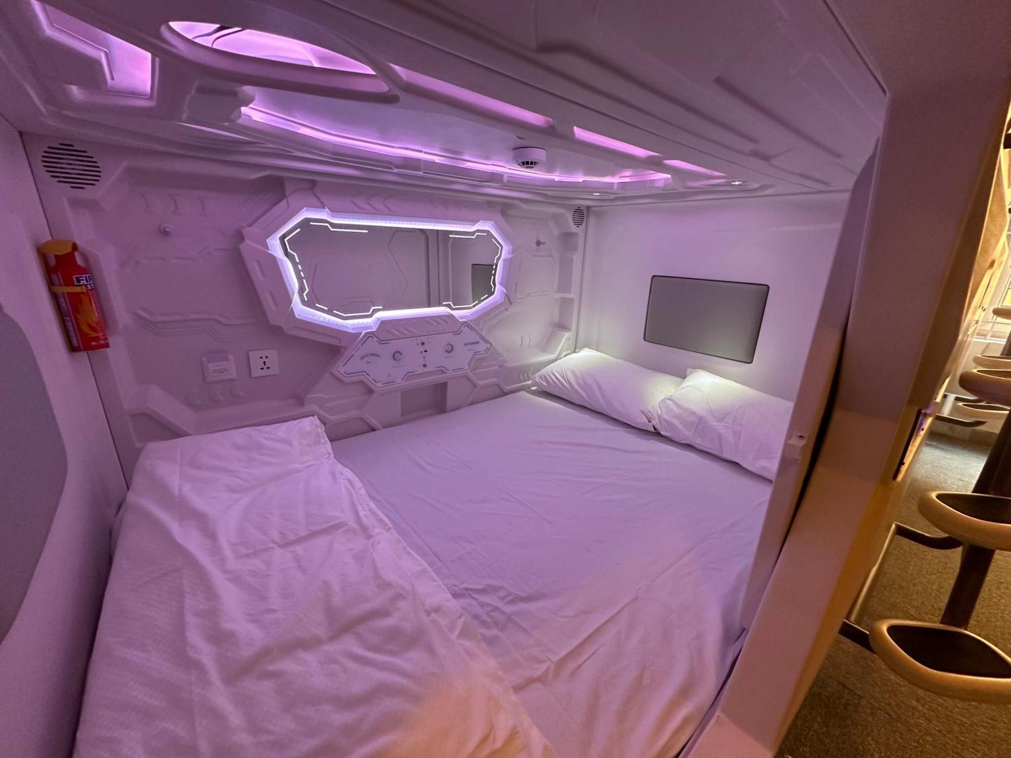 Blr Pods Hotel Bangalore Bagian luar foto
