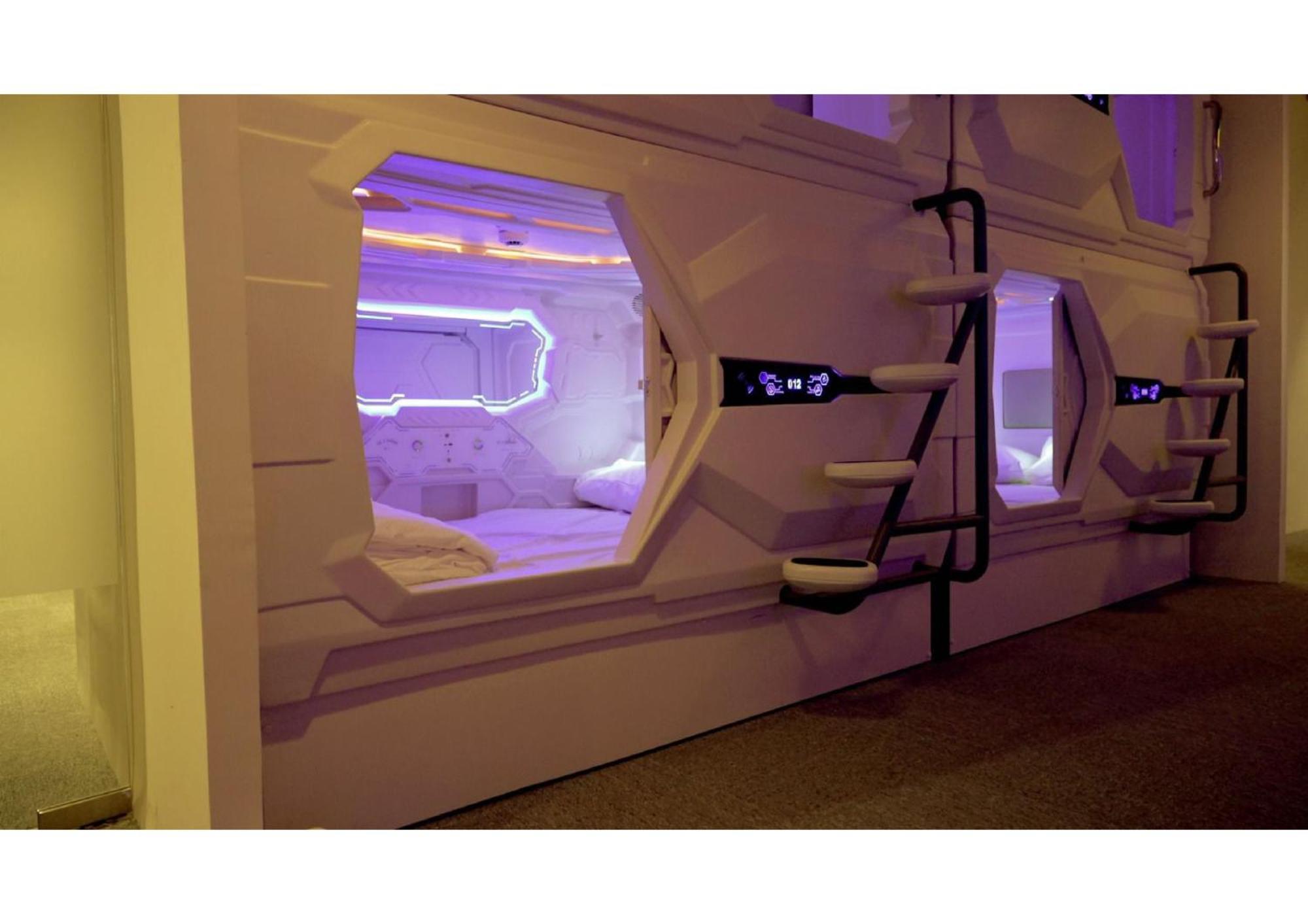 Blr Pods Hotel Bangalore Bagian luar foto
