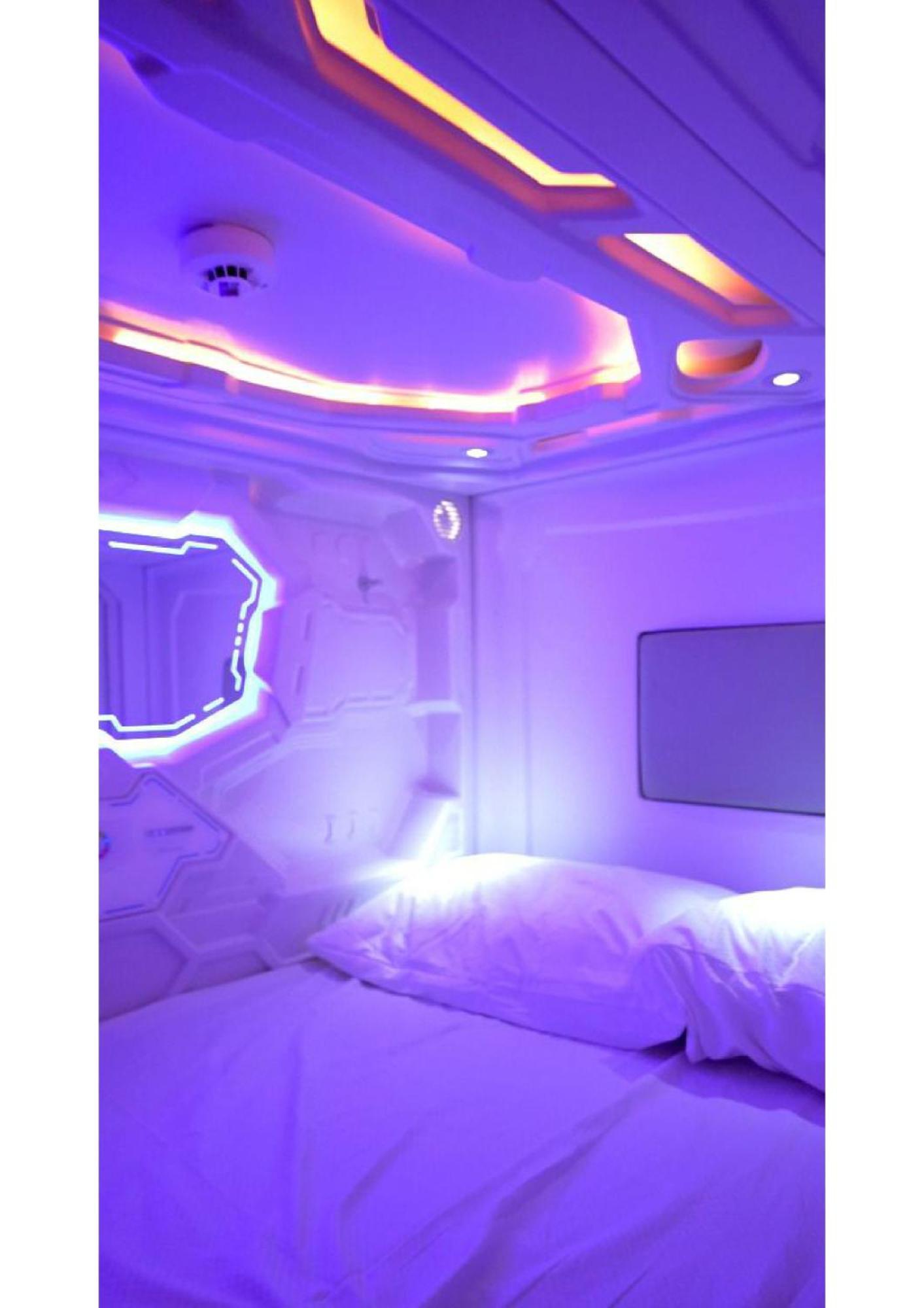 Blr Pods Hotel Bangalore Bagian luar foto