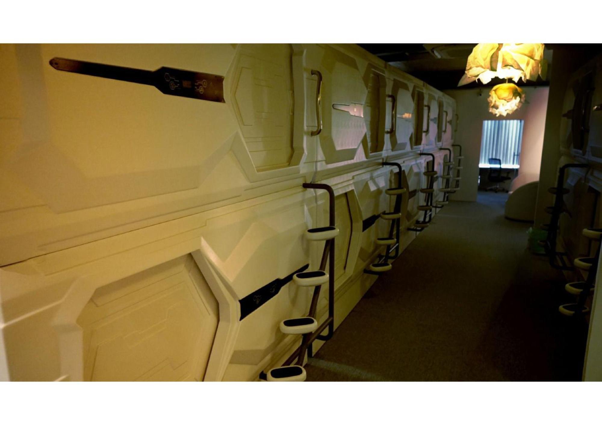 Blr Pods Hotel Bangalore Bagian luar foto
