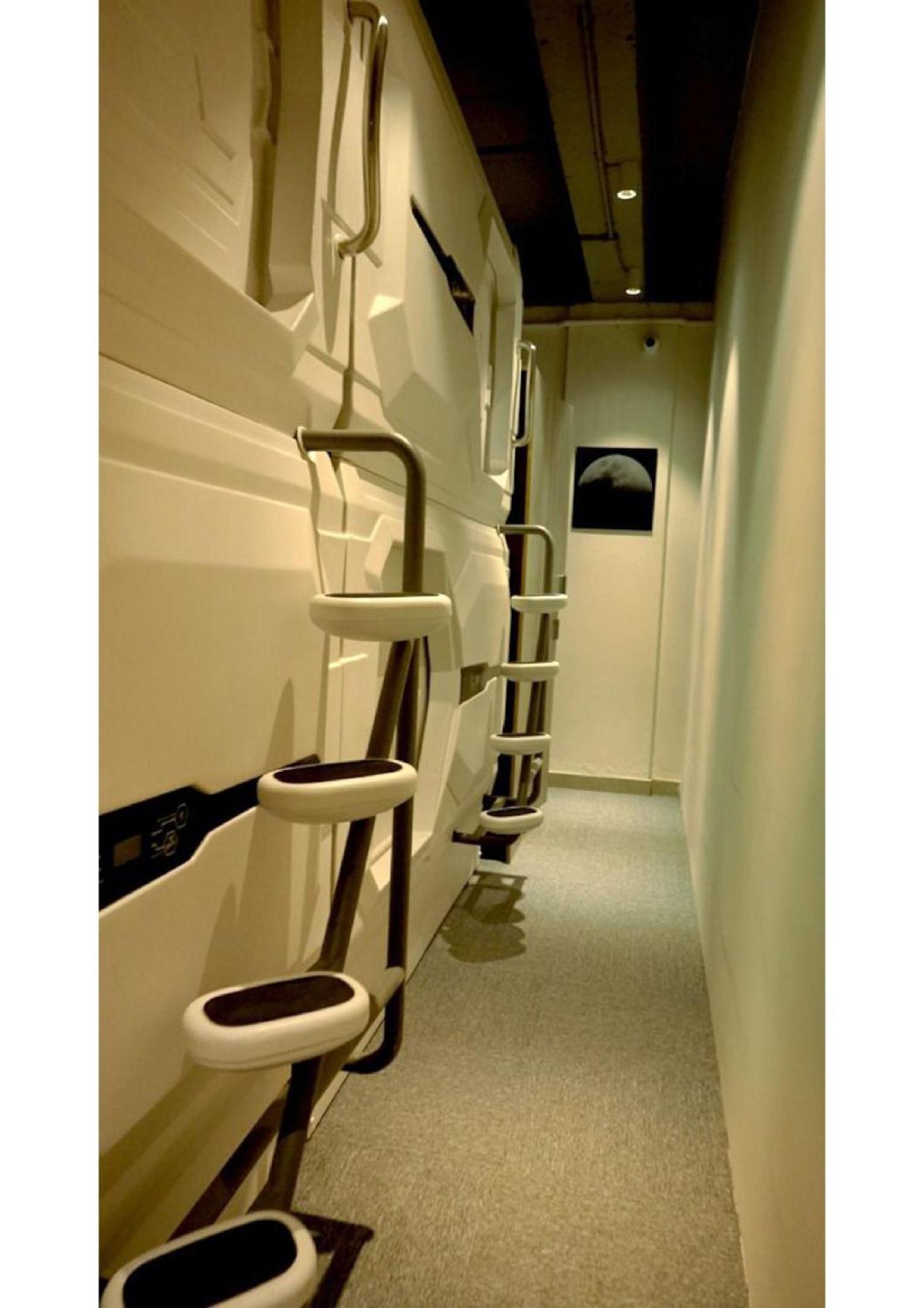 Blr Pods Hotel Bangalore Bagian luar foto